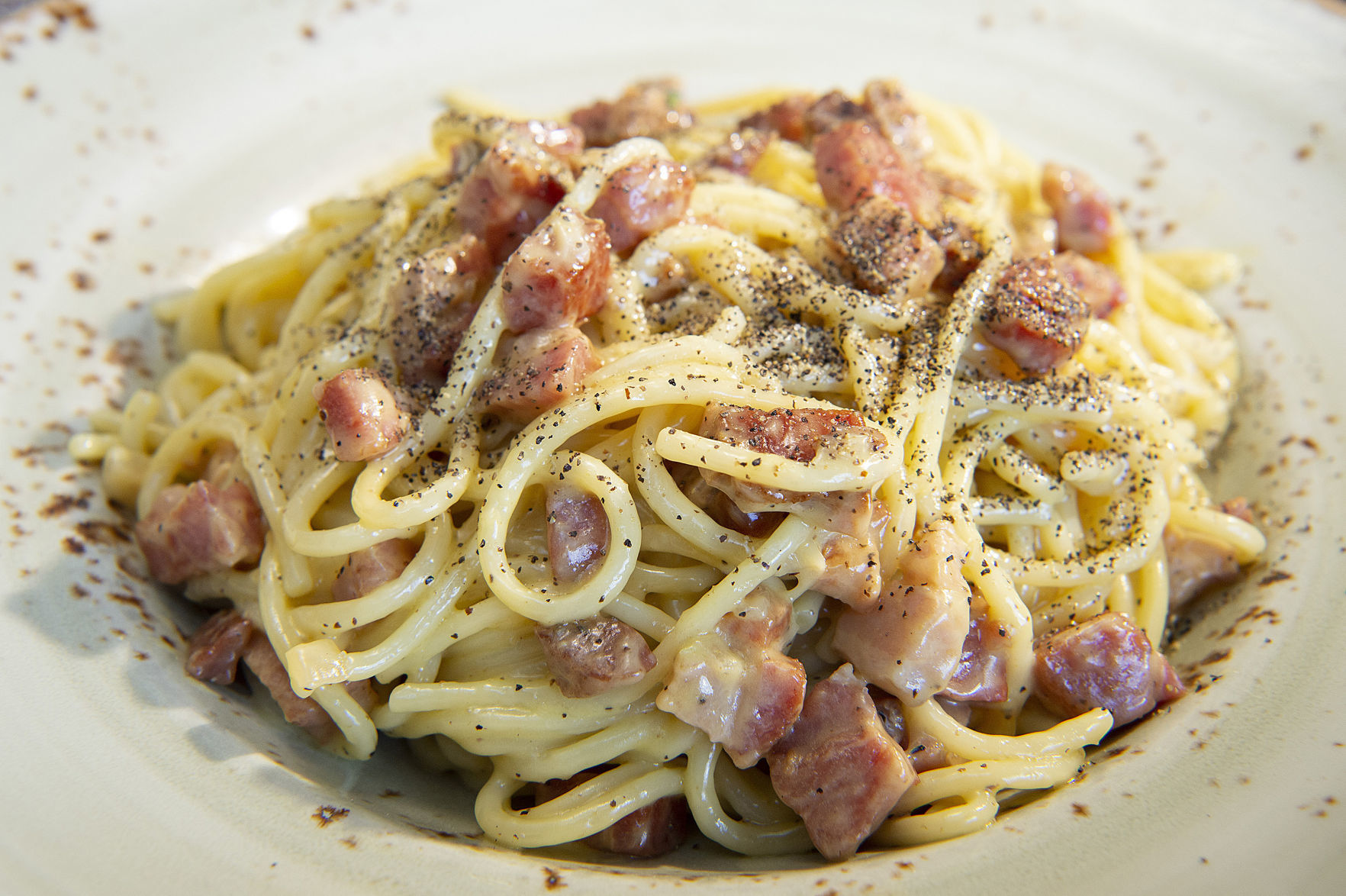 Mangia e Bevi Review-carbonara